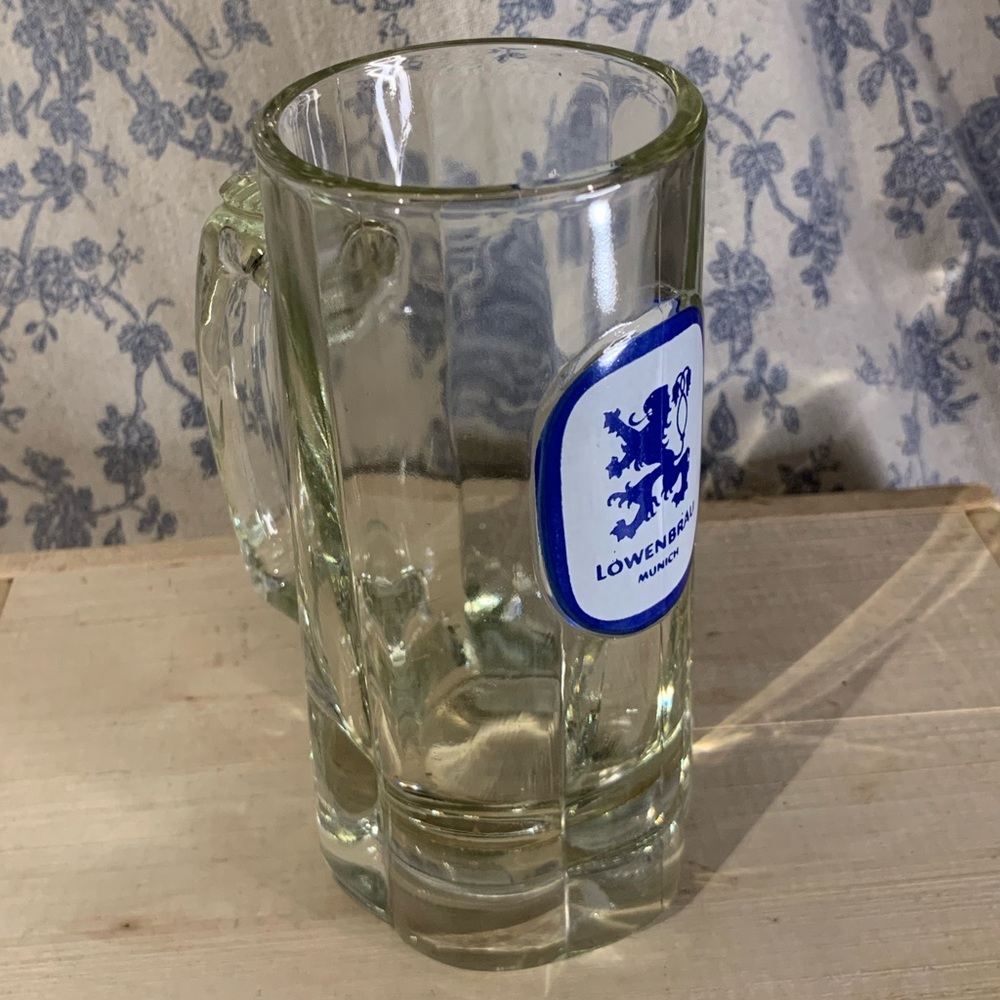 VTG Lowenbrau Munich Glass Beer Mug with Thumb Grip